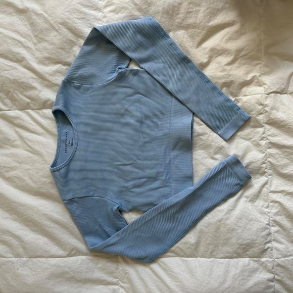 Light blue long sleeve athletic top - Picture 8 of 8